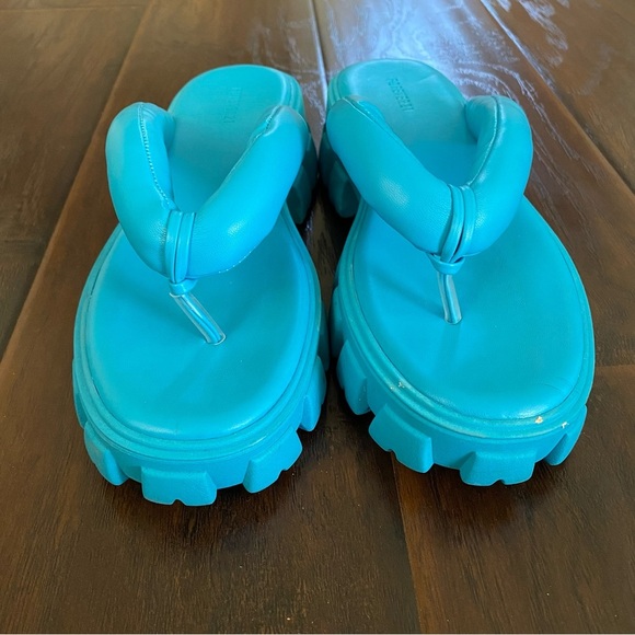 Forever21 Women's Blue Rubber Leather Upper Platform Heel Sandals Size 8 - Picture 6 of 7